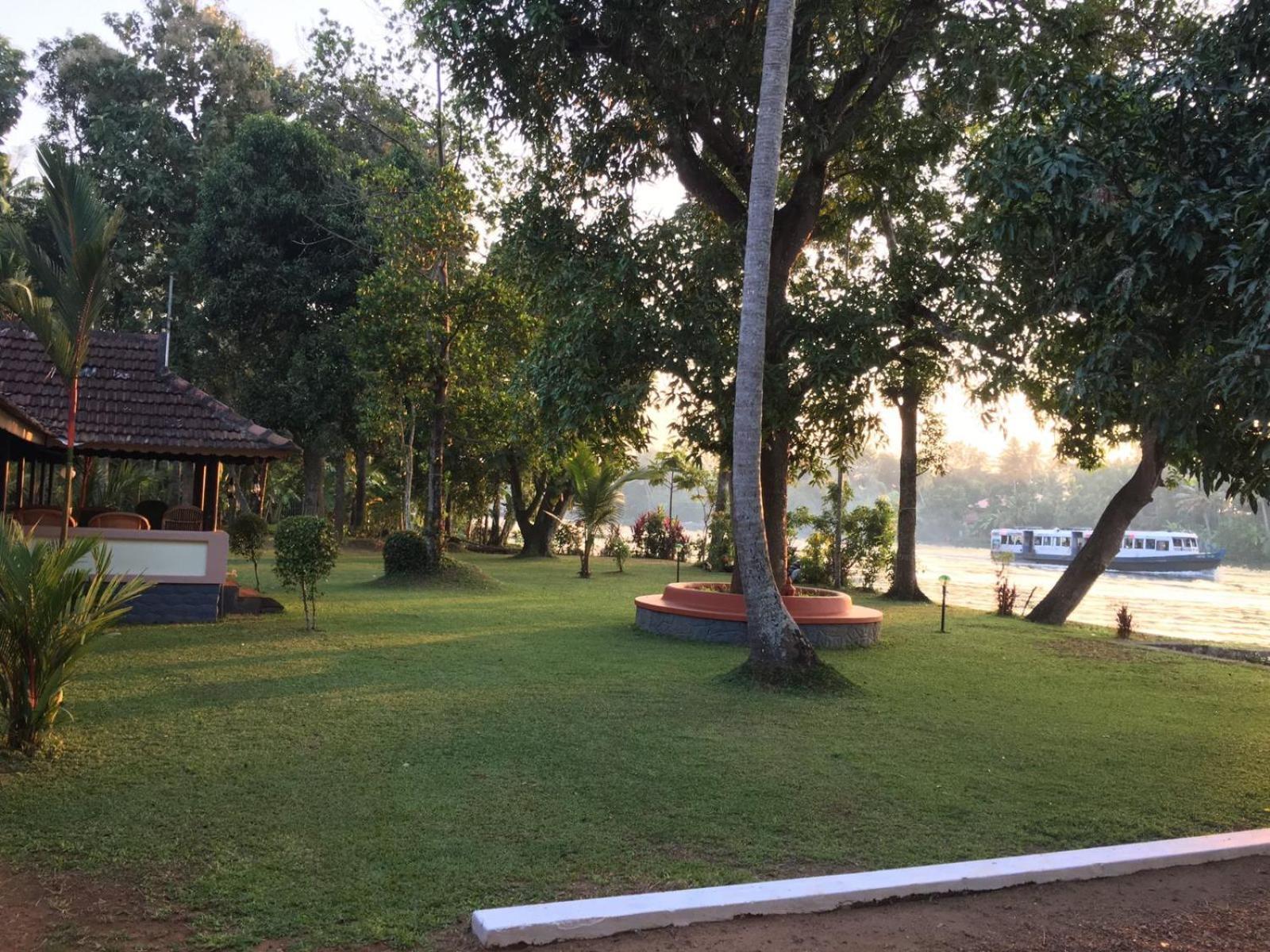 The Pamba Heritage Villa Champakulam Exterior foto